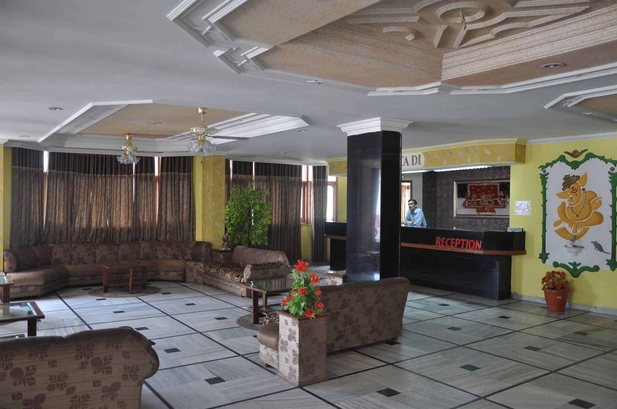 โรงแรมภวาณี อินเตอร์เนชั่นแนล คาตรา ภายนอก รูปภาพ